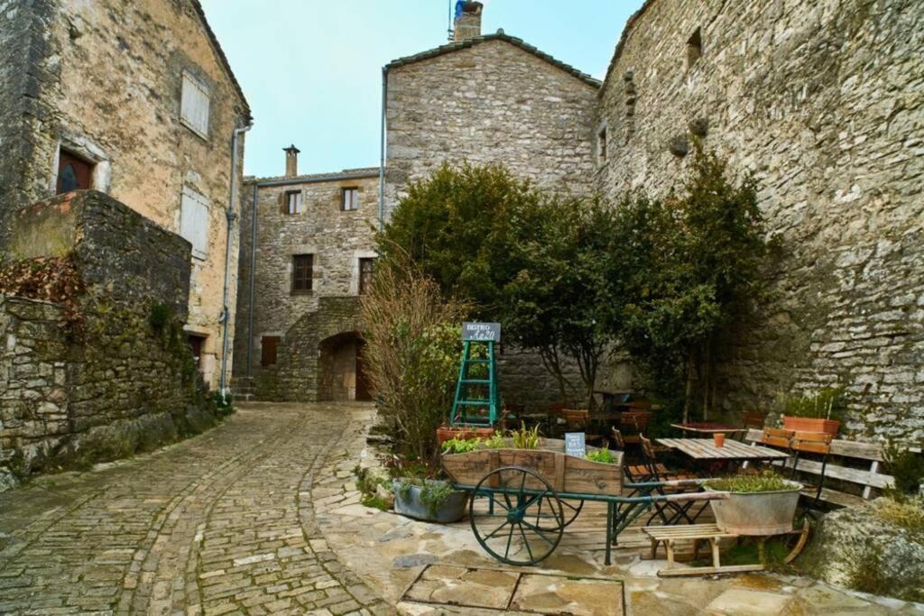 T 2 Dans Village Vacances 3 *** A Saint Geniez 2 Piscines Chauffee Pierrefiche  Bagian luar foto